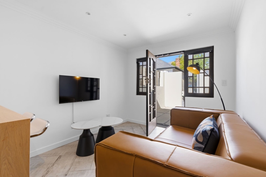 To Let 1 Bedroom Property for Rent in Green Point Western Cape